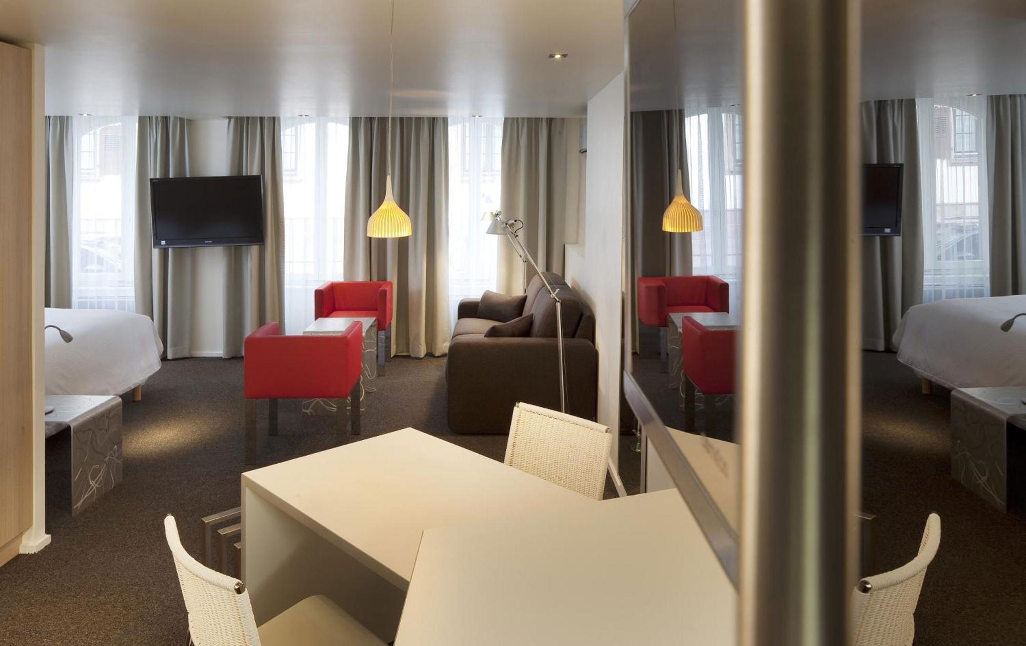 Hotel Le Pavillon 7 Оберне Экстерьер фото