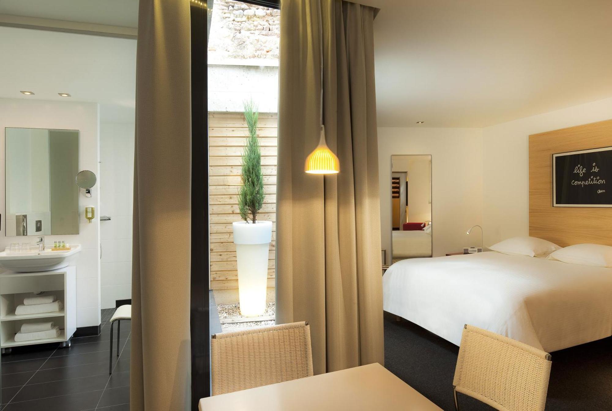 Hotel Le Pavillon 7 Оберне Экстерьер фото