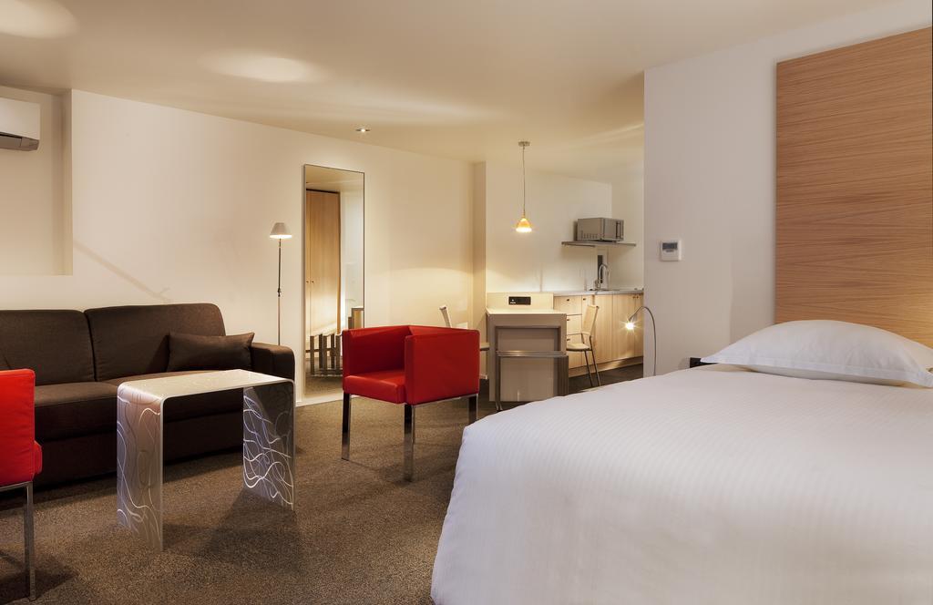 Hotel Le Pavillon 7 Оберне Экстерьер фото
